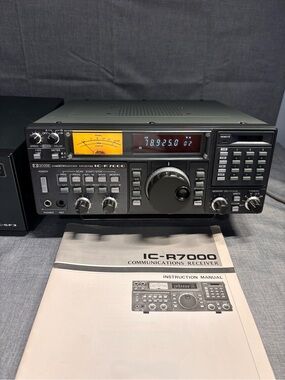 ICOM IC-R7000 Wideband Multi-Mode Receiver & The Icom IC-SP3 Speaker